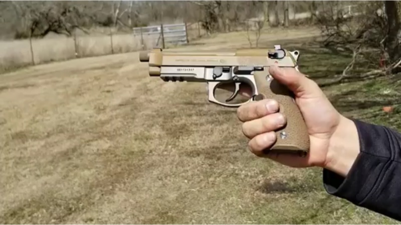Beretta M9A1试射